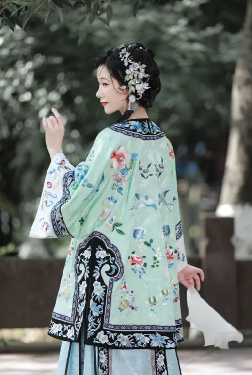 Mei Gui 玫瑰 Rose Cloud Embroidered Qing Han Set