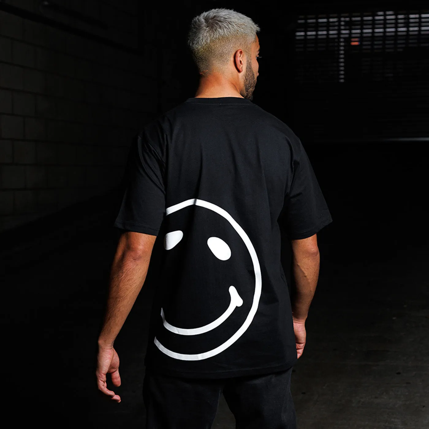 Side Smiley Back - Tshirt - Black