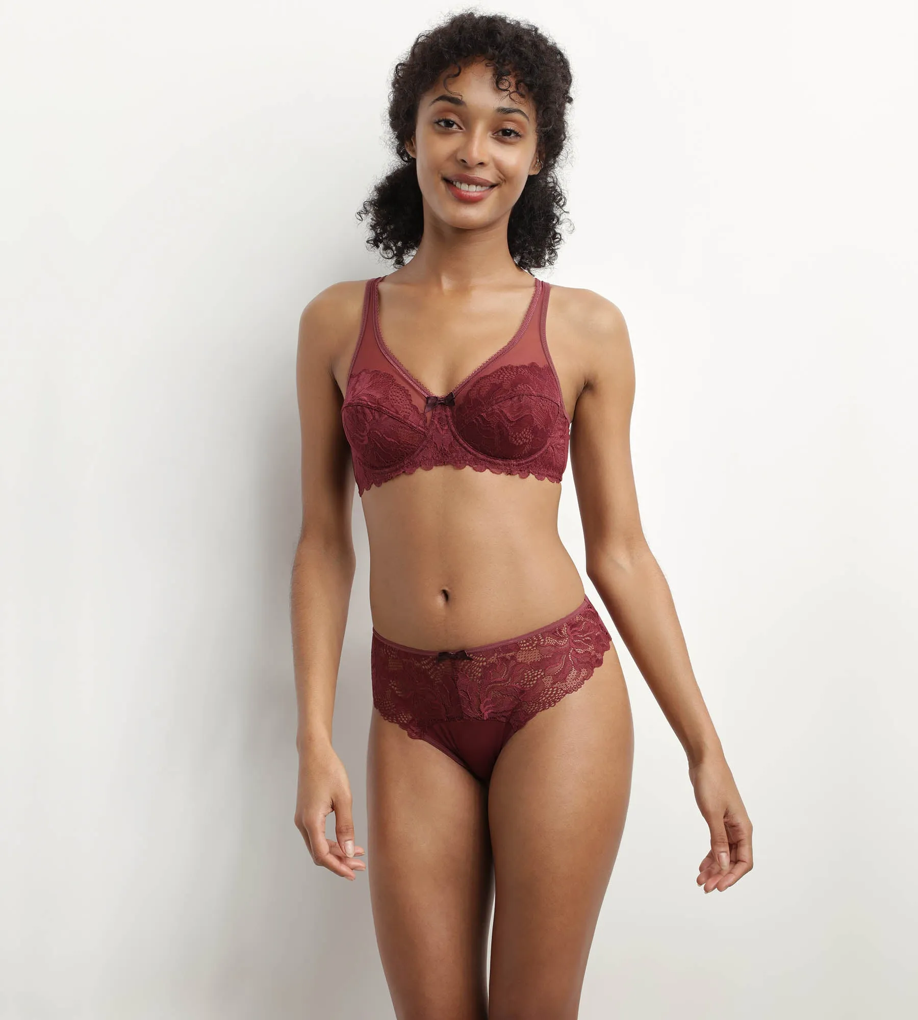 Slip femme en dentelle et microfibre Rubis Foncé Generous Essentiel